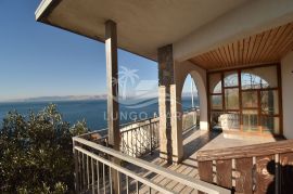 SENJ, SV.JURAJ, KUĆA SA 4 APARTMANA, Senj, Casa