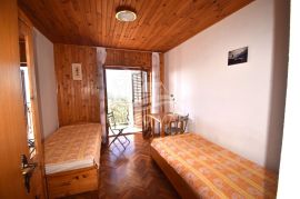 SENJ, SV.JURAJ, KUĆA SA 4 APARTMANA, Senj, Casa