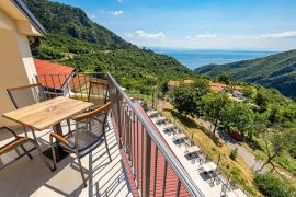 OPATIJA, LOVRANSKA DRAGA - apartmanska villa 600m2 i restaurant s panoramskim pogledom u oazi mira + okoliš 1300m2, Lovran, House