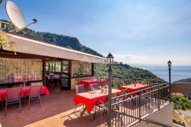 OPATIJA, LOVRANSKA DRAGA - apartmanska villa 600m2 i restaurant s panoramskim pogledom u oazi mira + okoliš 1300m2, Lovran, House