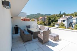 OPATiJA, POBRI- villa 500m2 s panoramskim pogledom na more i bazenom na krovu + okoliš 800m2, Opatija - Okolica, Дом