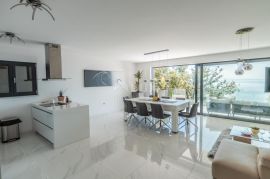 OPATiJA, POBRI- villa 500m2 s panoramskim pogledom na more i bazenom na krovu + okoliš 800m2, Opatija - Okolica, Дом