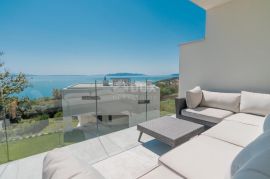 OPATUJA, POBRI-dvojna villa 250m2 s panoramskim pogledom na more i 2 bazena na krovu + okoliš 400m2, Opatija - Okolica, Σπίτι