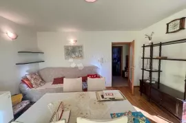 Grobnik-Stan sa terasom u novijoj gradnji, Čavle, Appartement