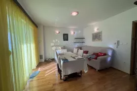 Grobnik-Stan sa terasom u novijoj gradnji, Čavle, Appartement