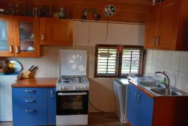 Kuća sa voćnjakom u Novoj Bukovici, Nova Bukovica, House