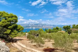 Građevinsko zemljište prvi red do mora, Supetar, Land