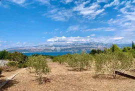 Građevinsko zemljište prvi red do mora, Supetar, Land