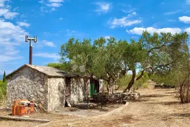 Građevinsko zemljište prvi red do mora, Supetar, Land