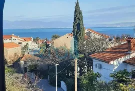 Otok Krk, Malinska Centar, Samostojeća apartmanska kuća sa 7 jedinica, 450 m do mora, prodaja, Malinska-Dubašnica, Ev