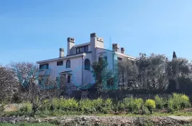 Otok Krk, Malinska Centar, Samostojeća apartmanska kuća sa 7 jedinica, 450 m do mora, prodaja, Malinska-Dubašnica, Дом