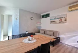 Istra,Umag-Apartman za dugoročni najam s dvorištem, Umag, شقة