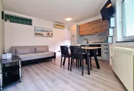 Istra,Umag-Apartman za dugoročni najam s dvorištem, Umag, شقة