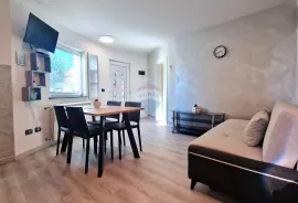 Istra,Umag-Apartman za dugoročni najam s dvorištem, Umag, شقة