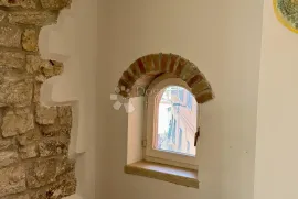 ROVINJ - KUĆA SA ŠEST APARTMANA U SRCU STAROG GRADA, Rovinj, Maison