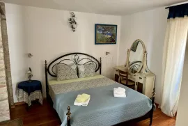 ROVINJ - KUĆA SA ŠEST APARTMANA U SRCU STAROG GRADA, Rovinj, Maison