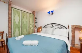 ROVINJ - KUĆA SA ŠEST APARTMANA U SRCU STAROG GRADA, Rovinj, Maison