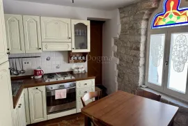 ROVINJ - KUĆA SA ŠEST APARTMANA U SRCU STAROG GRADA, Rovinj, Maison