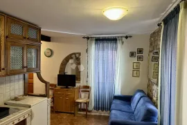 ROVINJ - KUĆA SA ŠEST APARTMANA U SRCU STAROG GRADA, Rovinj, Maison