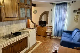 ROVINJ - KUĆA SA ŠEST APARTMANA U SRCU STAROG GRADA, Rovinj, Maison