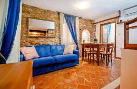 ROVINJ - KUĆA SA ŠEST APARTMANA U SRCU STAROG GRADA, Rovinj, Maison