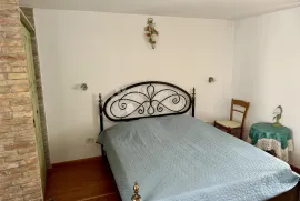 ROVINJ - KUĆA SA ŠEST APARTMANA U SRCU STAROG GRADA, Rovinj, Maison