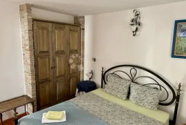 ROVINJ - KUĆA SA ŠEST APARTMANA U SRCU STAROG GRADA, Rovinj, Maison