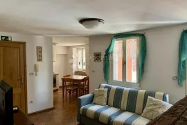 ROVINJ - KUĆA SA ŠEST APARTMANA U SRCU STAROG GRADA, Rovinj, Maison