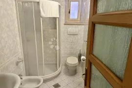 ROVINJ - KUĆA SA ŠEST APARTMANA U SRCU STAROG GRADA, Rovinj, Maison