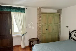 ROVINJ - KUĆA SA ŠEST APARTMANA U SRCU STAROG GRADA, Rovinj, Maison