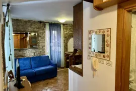 ROVINJ - KUĆA SA ŠEST APARTMANA U SRCU STAROG GRADA, Rovinj, Maison