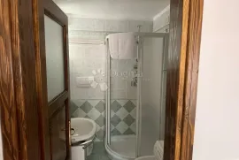 ROVINJ - KUĆA SA ŠEST APARTMANA U SRCU STAROG GRADA, Rovinj, Maison