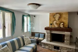 ROVINJ - KUĆA SA ŠEST APARTMANA U SRCU STAROG GRADA, Rovinj, Maison