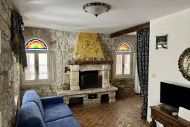 ROVINJ - KUĆA SA ŠEST APARTMANA U SRCU STAROG GRADA, Rovinj, Maison