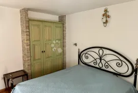 ROVINJ - KUĆA SA ŠEST APARTMANA U SRCU STAROG GRADA, Rovinj, Maison