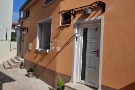 200m od obale: Prilika u Pješčanoj Uvali, Medulin, House