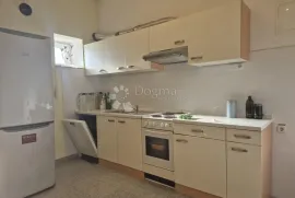 Stambeno-poslovni objekt u okolici Poreča 208m2, Poreč, Maison