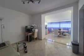 Stambeno-poslovni objekt u okolici Poreča 208m2, Poreč, Maison