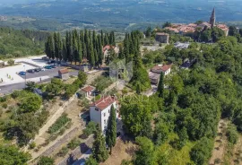 Grožnjan, kuća na odličnoj lokaciji s velikim dvorištem, Grožnjan, Casa