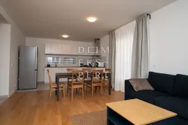 Dugo Selo - Jug, Dugo Selo, najam, četverosoban, namješten stan s vrtom - 132m2, Dugo Selo, Apartamento