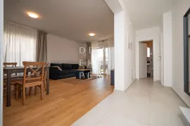 Dugo Selo - Jug, Dugo Selo, najam, četverosoban, namješten stan s vrtom - 132m2, Dugo Selo, Apartamento