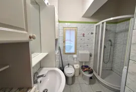 Pula,Veruda-stan u austrougarskoj vili 100 m2, Pula, Appartement