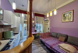 Pula,Veruda-stan u austrougarskoj vili 100 m2, Pula, Appartement