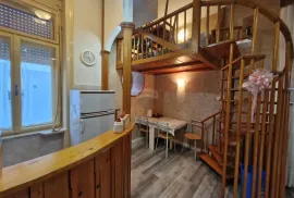 Pula,Veruda-stan u austrougarskoj vili 100 m2, Pula, Appartement