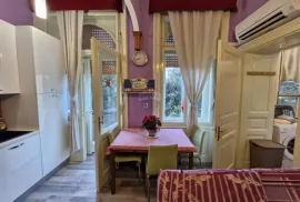 Pula,Veruda-stan u austrougarskoj vili 100 m2, Pula, Appartement