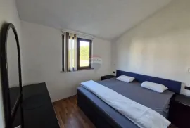 Rakalj, prizemnica s garažom,pomoćnim objektom, okućnica 1130m2,more 4km, Marčana, Maison