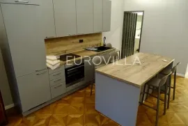 Rijeka, Centar, stan u villi s parkom NKP 81,10m2, Rijeka, Stan