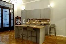 Rijeka, Centar, stan u villi s parkom NKP 81,10m2, Rijeka, Stan