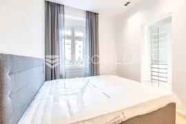 Zagreb, Donji grad, izuzetan adaptiran dvosoban stan, NKP 56 m2, Stan