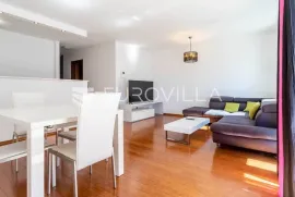 Split, odličan dvosoban stan na frekventnoj lokaciji, Split, Appartement